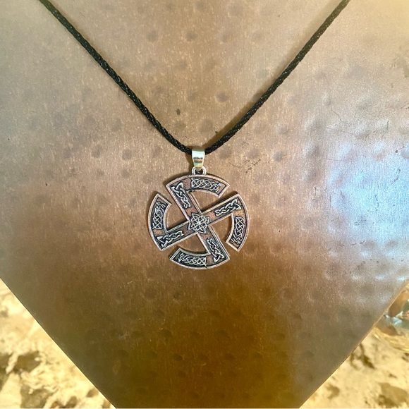 Super Celtic Style Necklace 🔥 - Picture 8 of 9